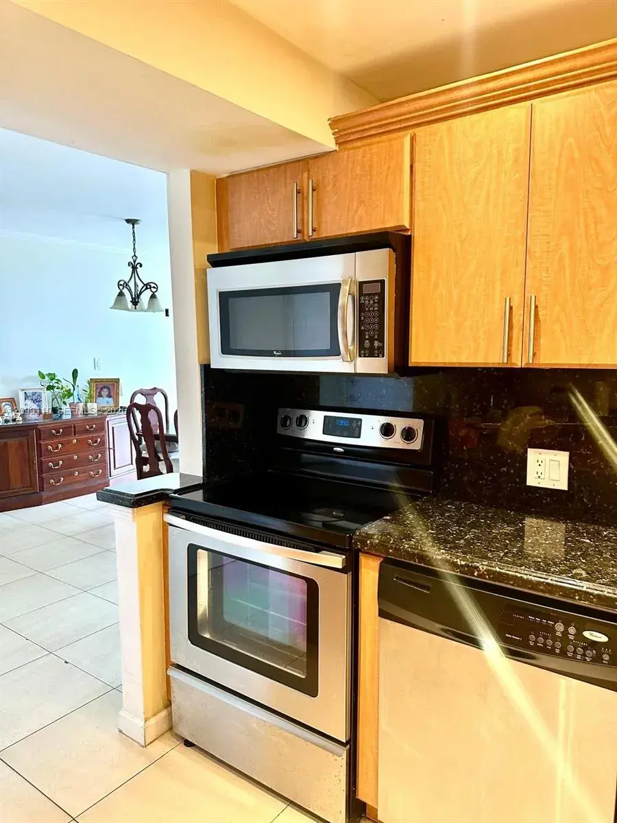 3675 N Country Club Dr # 1504, Aventura FL 33180