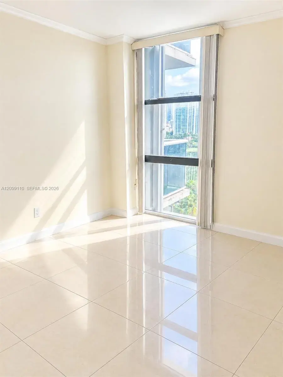 3675 N Country Club Dr # 1504, Aventura FL 33180
