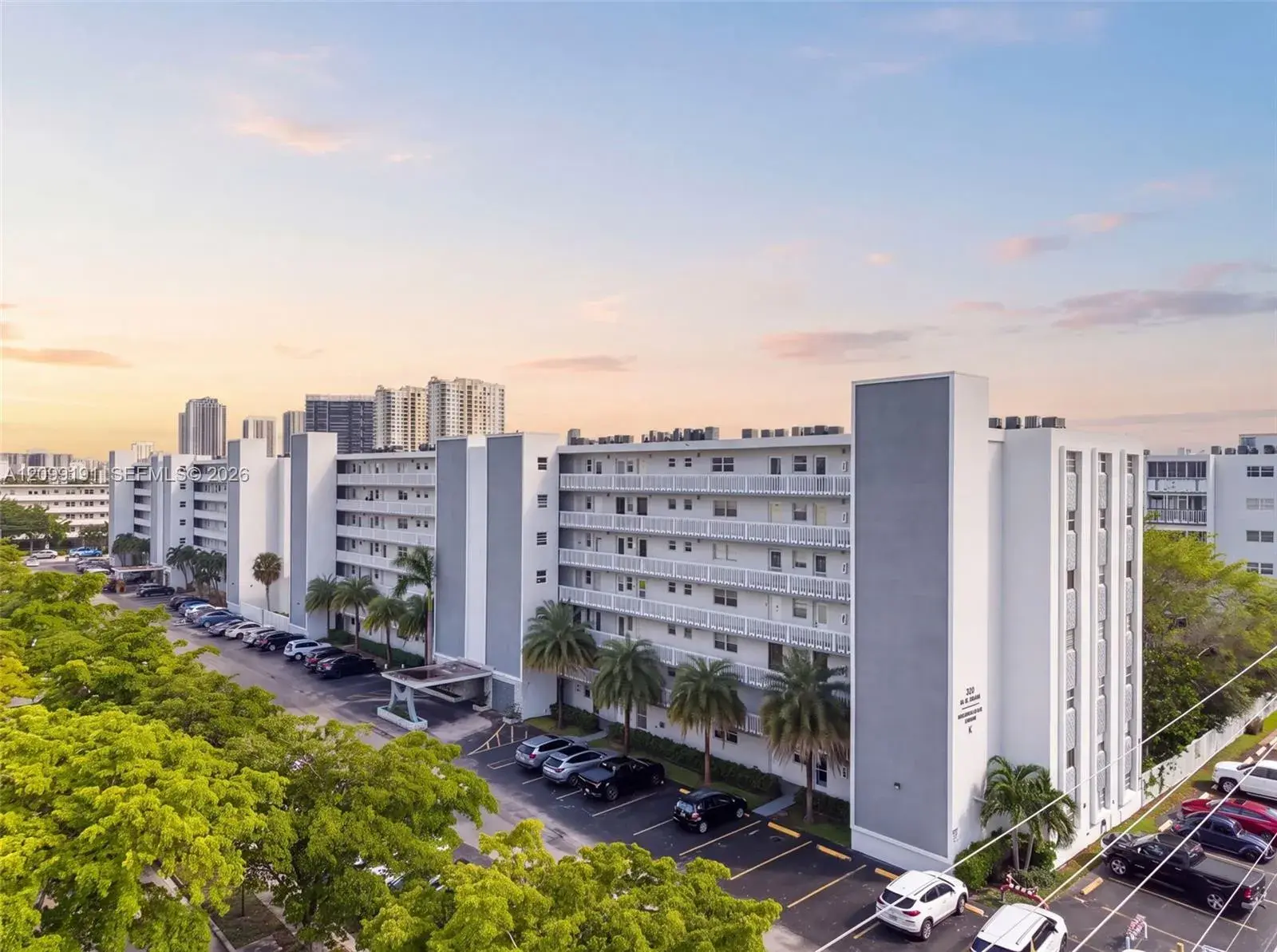 1 bedroom 1 bath Residential for sale at 320 NE 12th Ave # 703, Hallandale Beach FL 33009