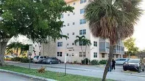 2 bedroom 2 bath Residential for sale at 1830 Dixieanna St # 605, Hollywood FL 33020