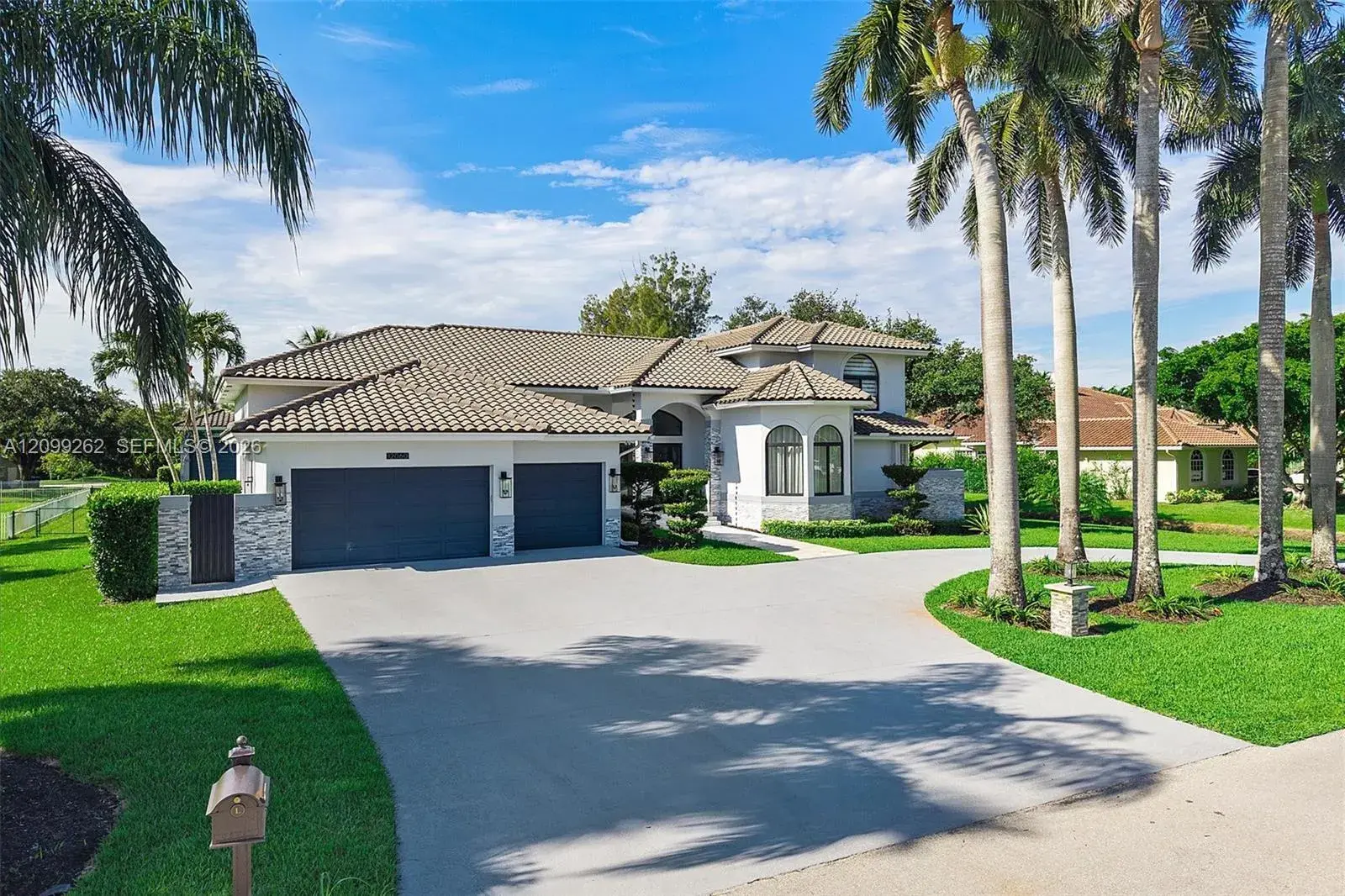 12060 NW 10th St, Plantation FL 33323