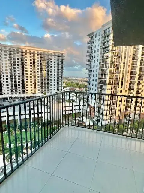 5252 NW 85th Ave # 1009, Doral FL 33166