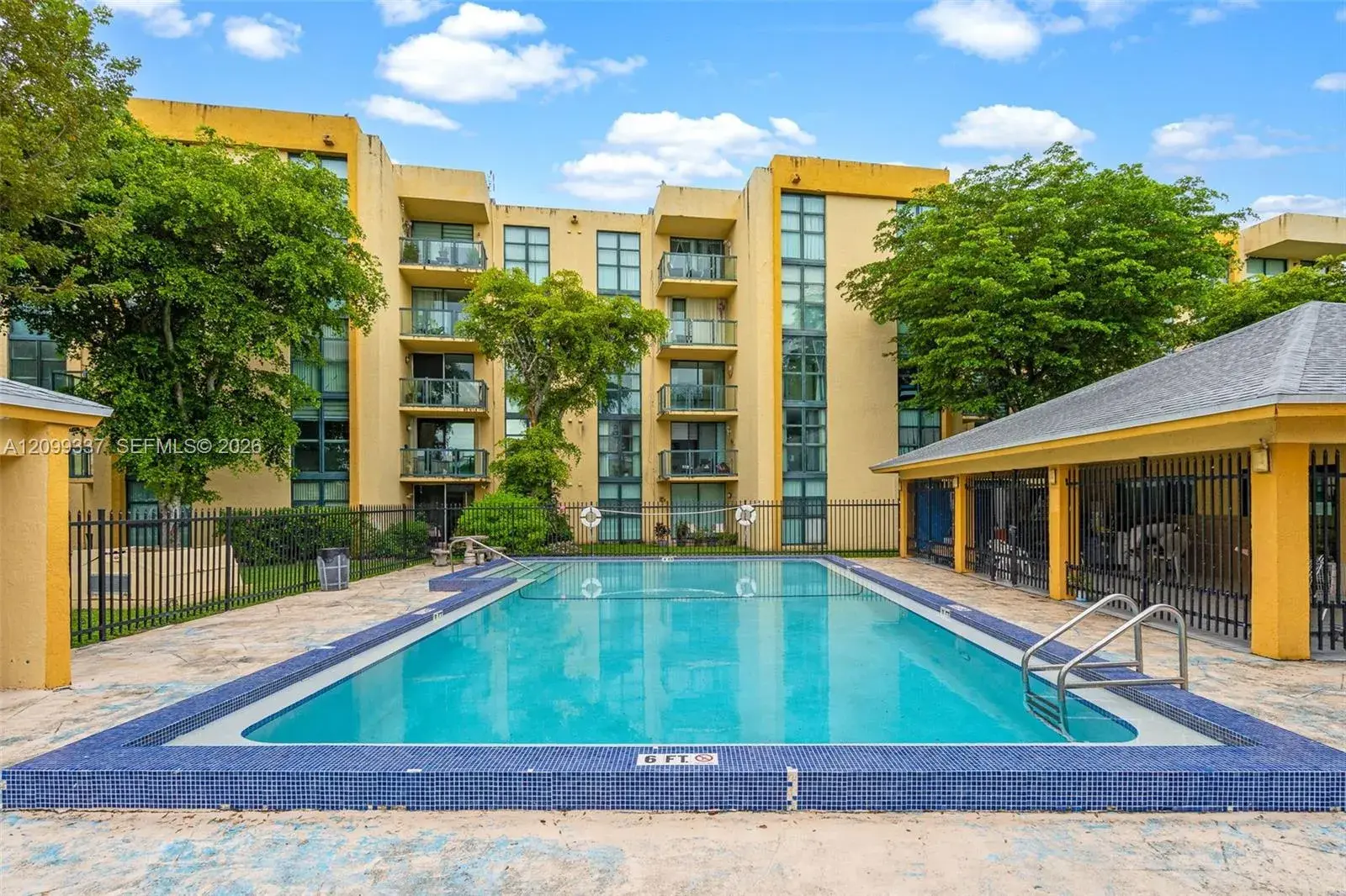 1 bedroom 1 bath Residential for sale at 11800 SW 18th St # 4, Miami FL 33175