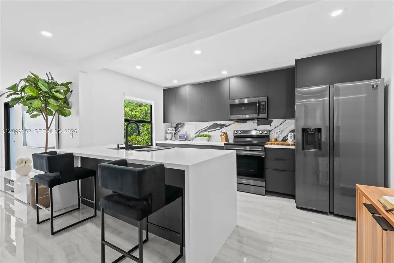 3 bedroom 3 bath Residential for sale at 544 SW 13th Ave, Fort Lauderdale FL 33312