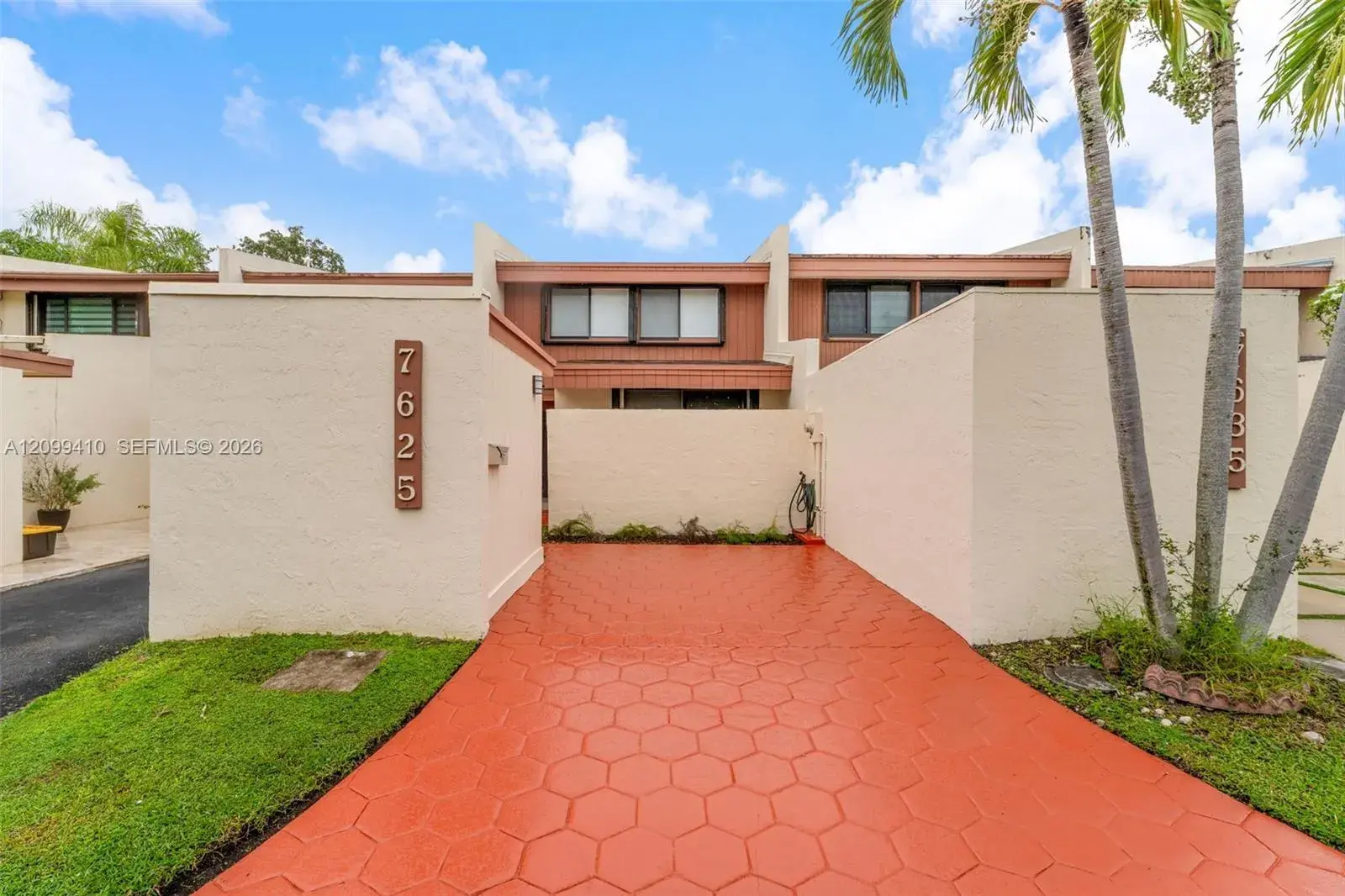 3 bedroom 2 bath Residential for sale at 7625 SW 106th Ave, Miami FL 33173