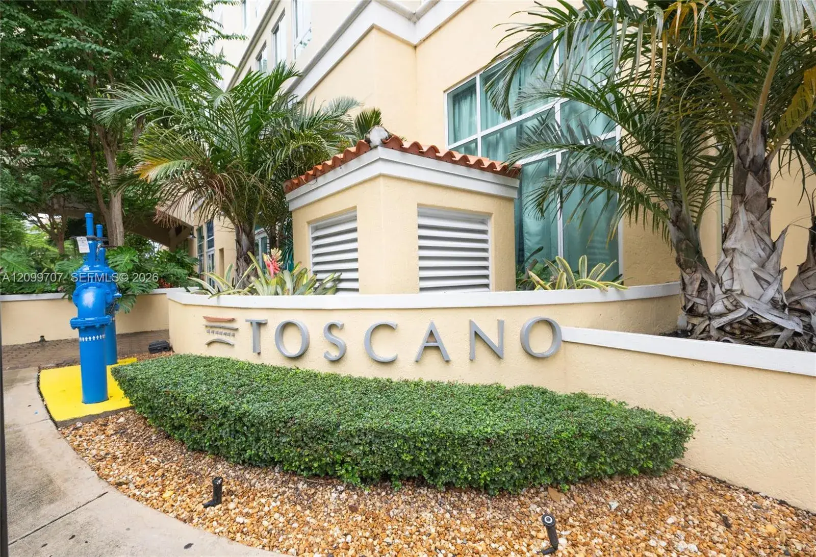 1 bedroom 1 bath Residential for sale at 7350 SW 89th St # 817S, Miami FL 33156