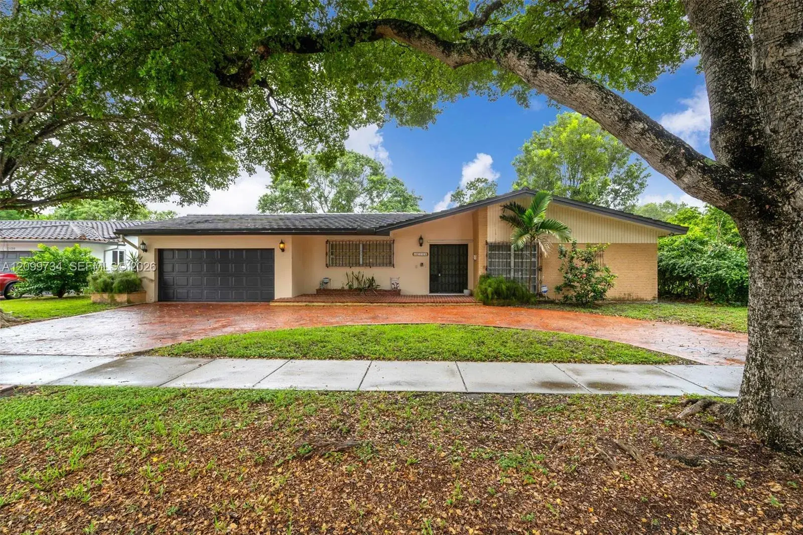 4 bedroom 2 bath Residential for sale at 7200 S Miami Lakeway S, Miami Lakes FL 33014
