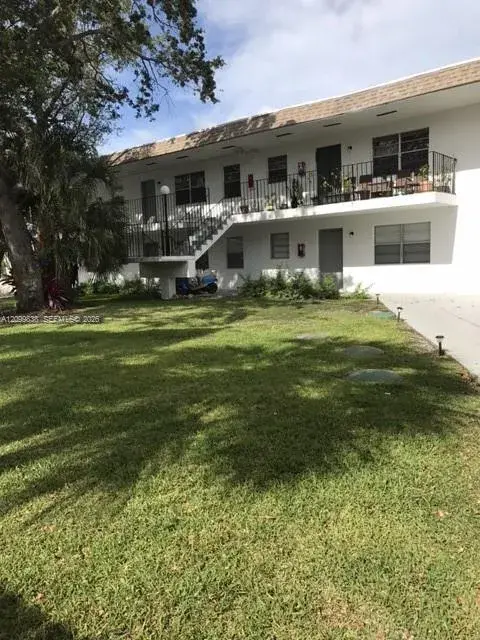 3 bedroom 2 bath Residential Lease for rent at 2525 Polk St # 3, Hollywood FL 33020