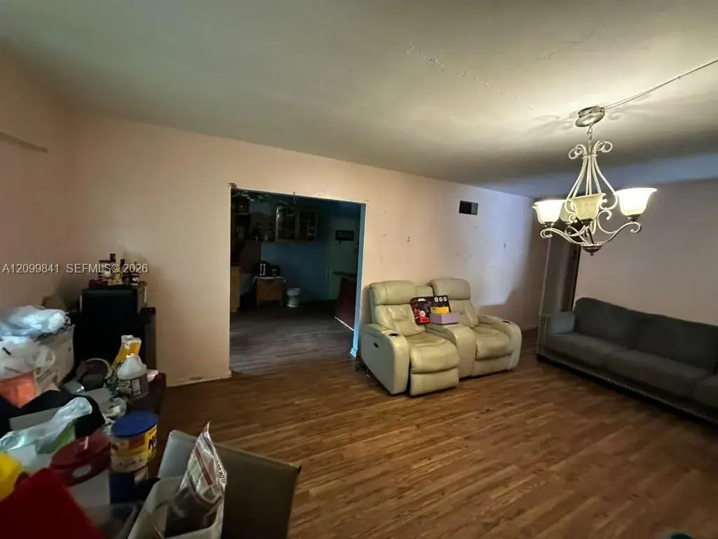 2299 NW 90th St, Miami FL 33147
