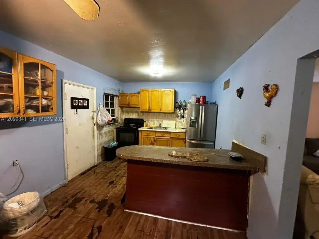 2299 NW 90th St, Miami FL 33147
