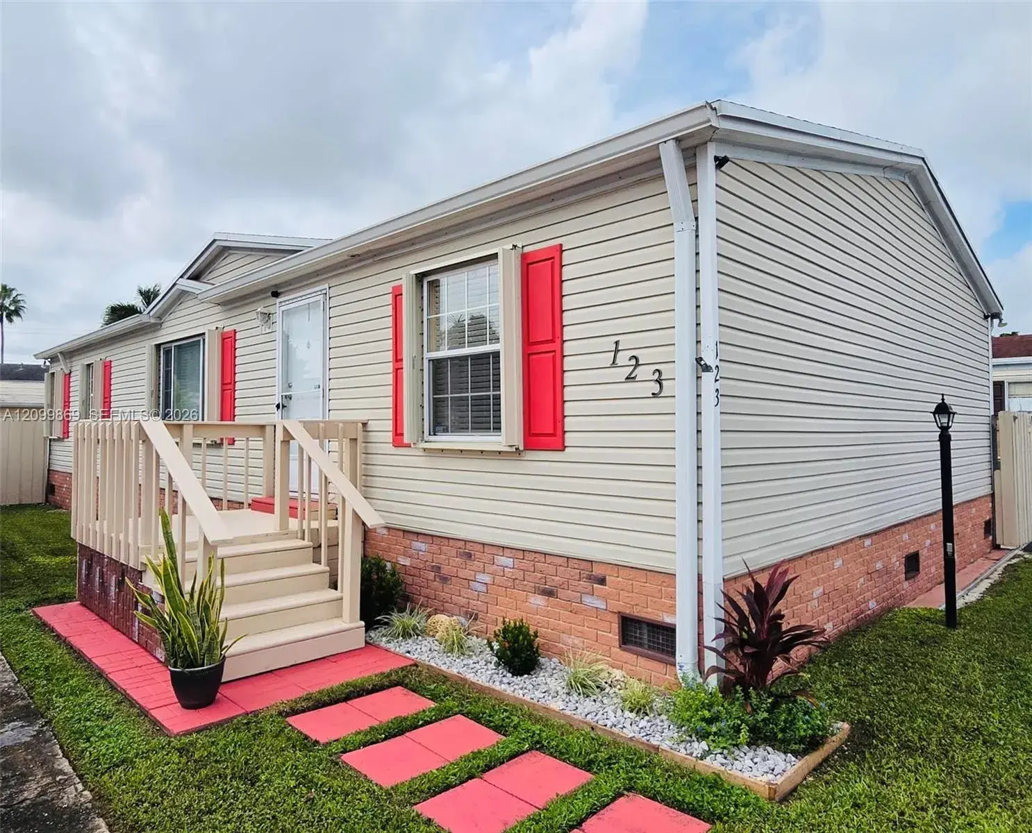 3 bedroom 2 bath Residential for sale at 220 NE 12th Ave UNIT 123, Homestead FL 33030