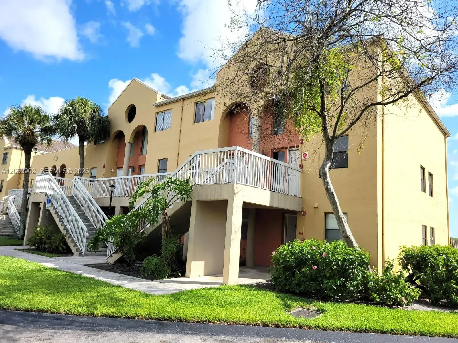 2 bedroom 2 bath Residential Lease for rent at 5200 NW 31st Ave # J, Fort Lauderdale FL 33309