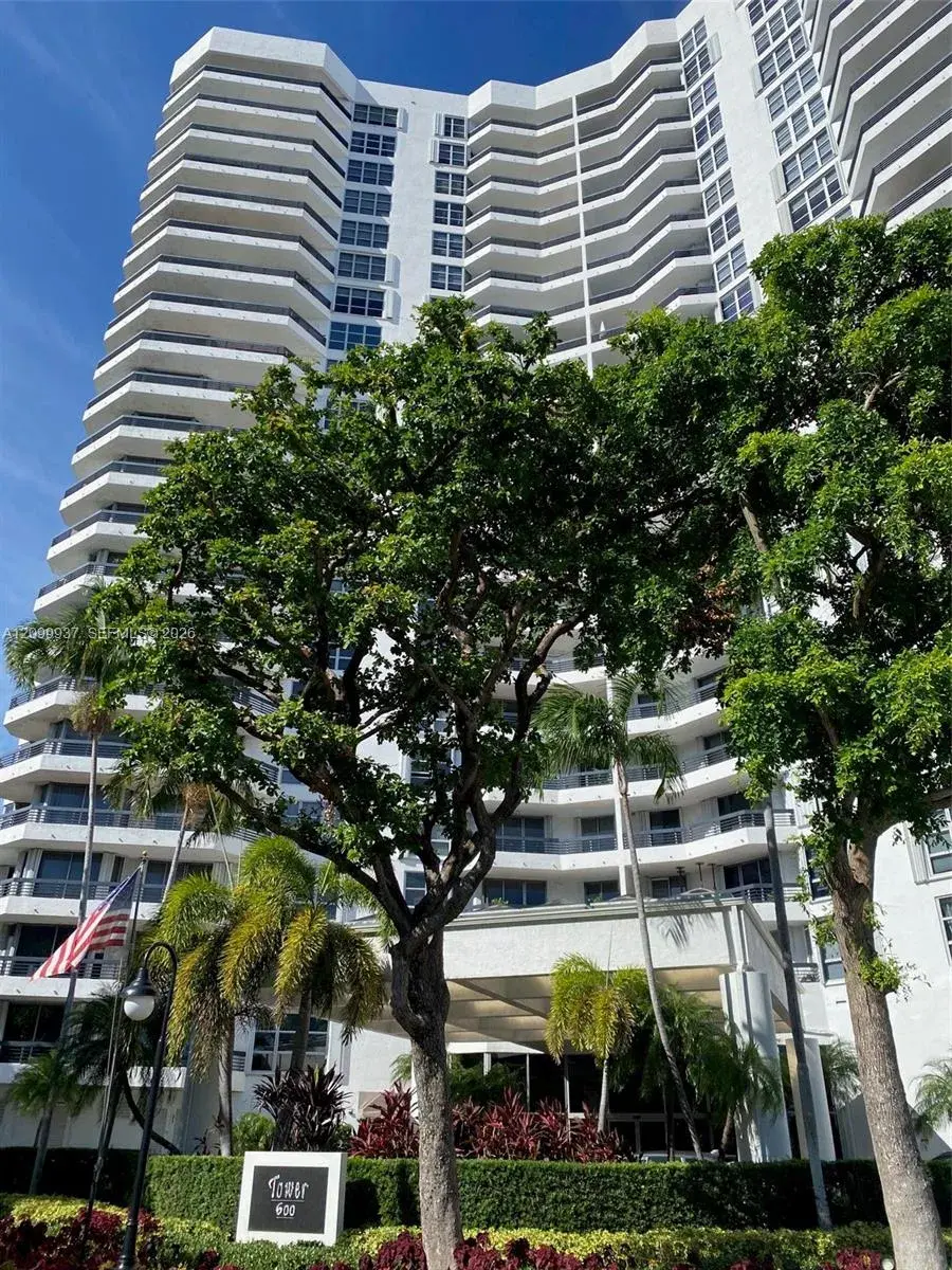 2 bedroom 2 bath Residential Lease for rent at 3400 NE 192nd St # 1711, Aventura FL 33180