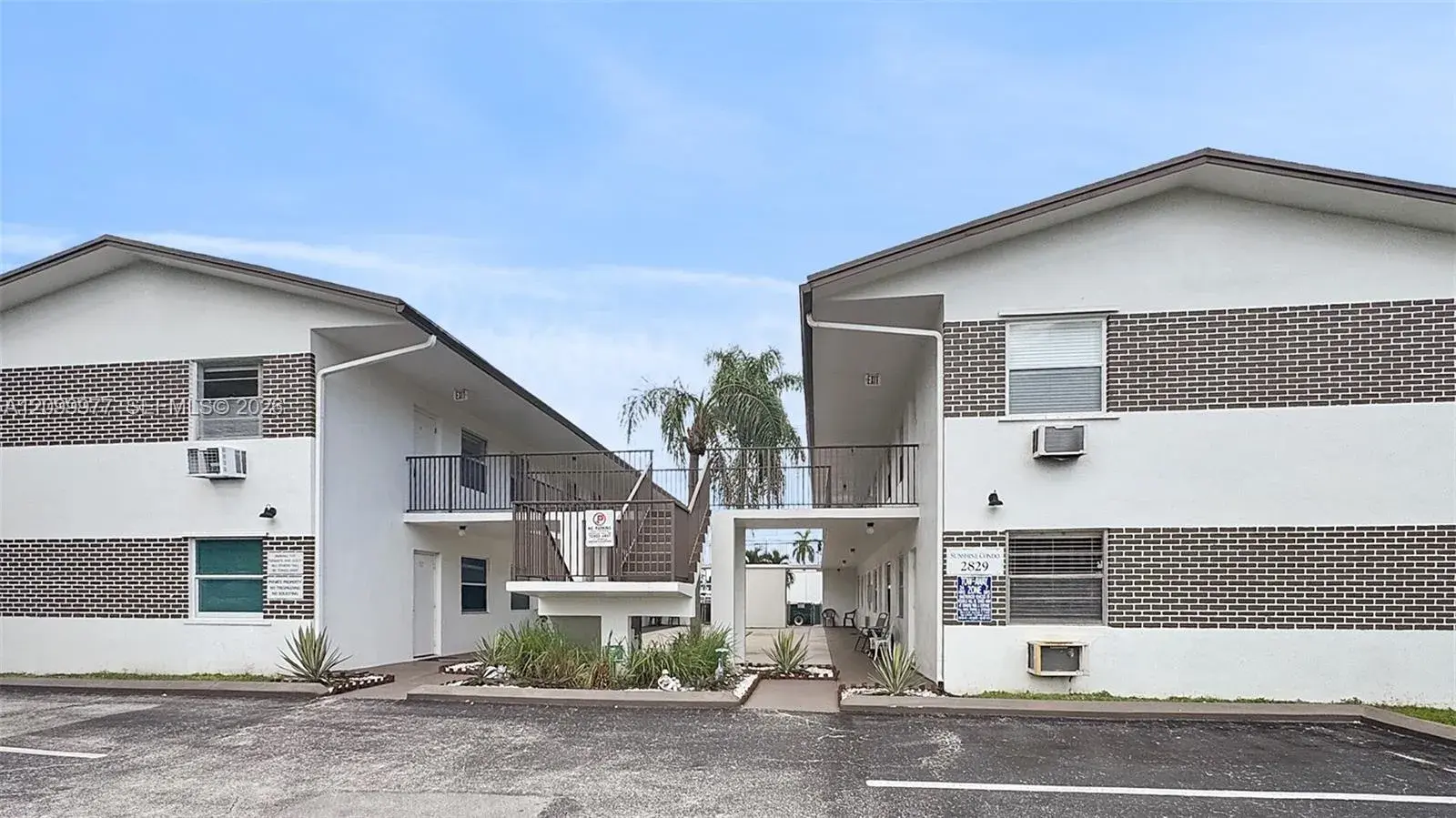 1 bedroom 1 bath Residential Lease for rent at 2829 Van Buren St # 207, Hollywood FL 33020