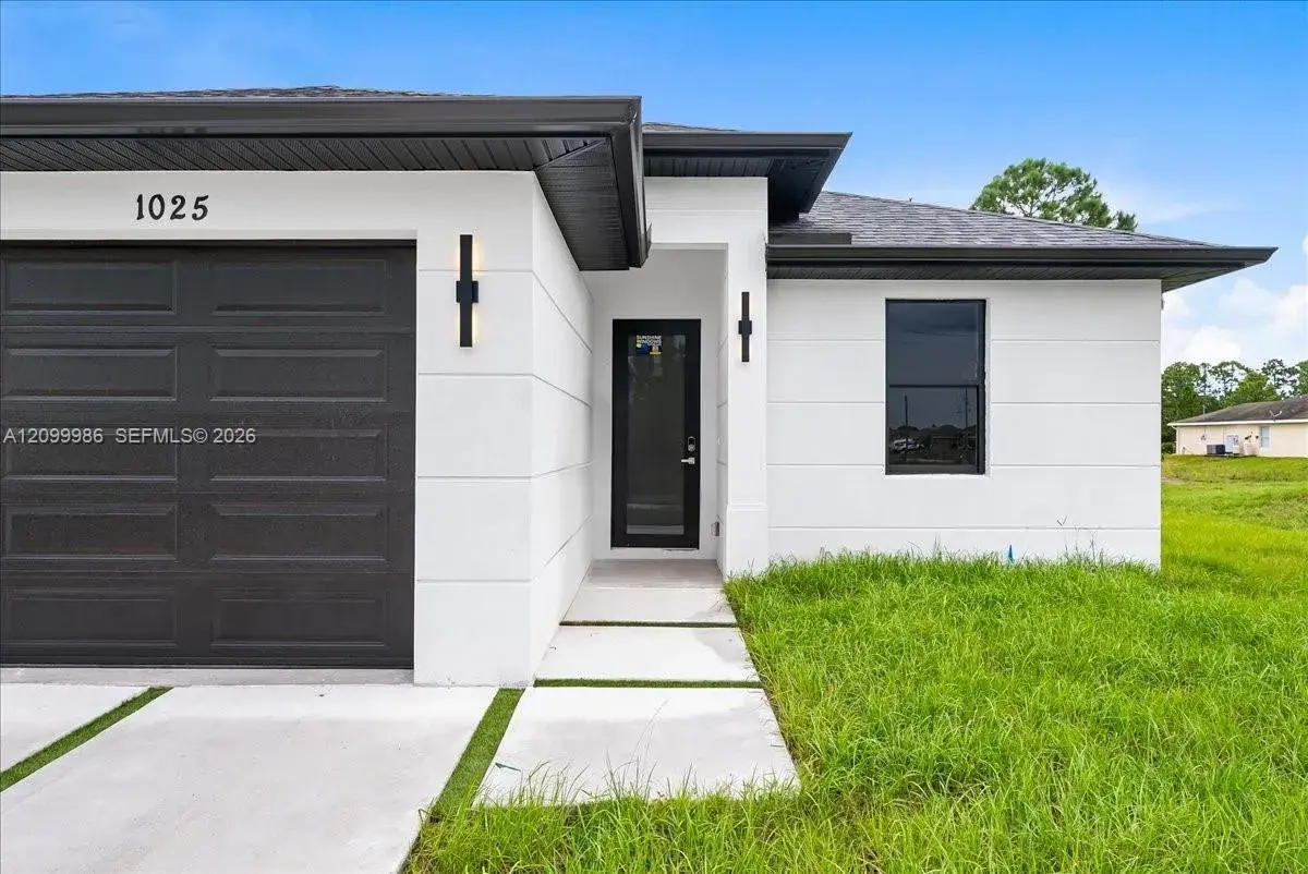 1025 Marshall Ave S, Lehigh Acres FL 33976