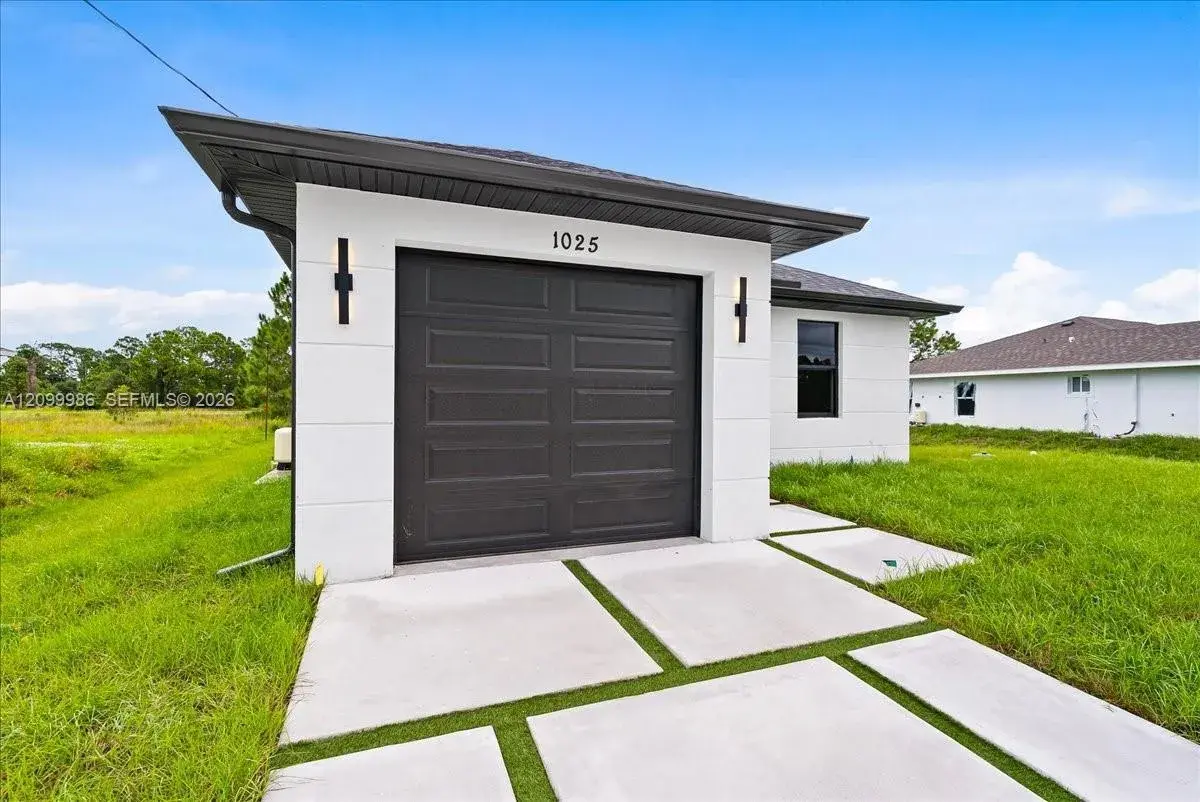1025 Marshall Ave S, Lehigh Acres FL 33976
