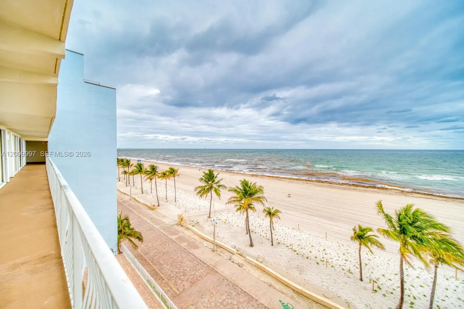 1 bedroom 1 bath Residential for sale at 300 Oregon St # 507, Hollywood FL 33019