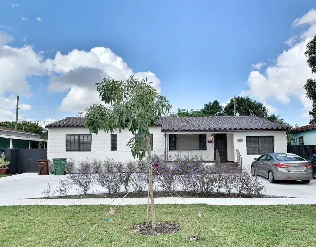 5802 W 3rd Ave, Hialeah FL 33012