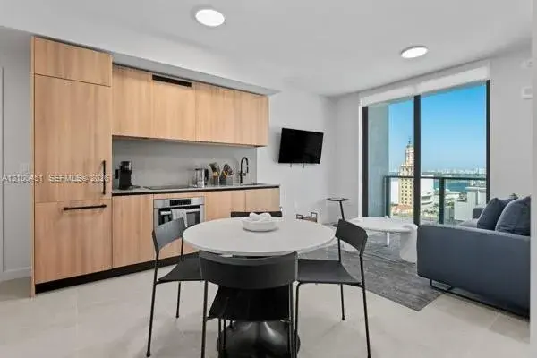 121 NE 5th St # 1813, Miami FL 33132