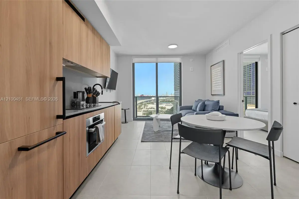 121 NE 5th St # 1813, Miami FL 33132
