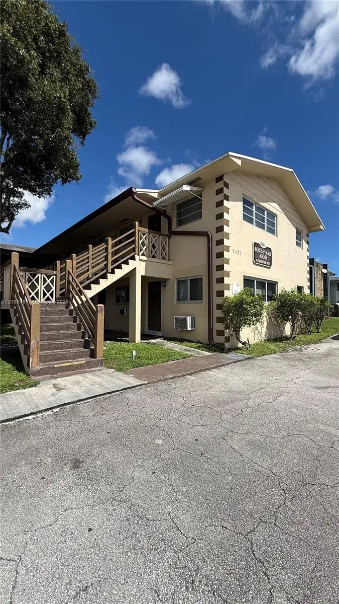 2 bedroom 1 bath Residential Lease for rent at 5401 Hollywood Blvd # 15, Hollywood FL 33021