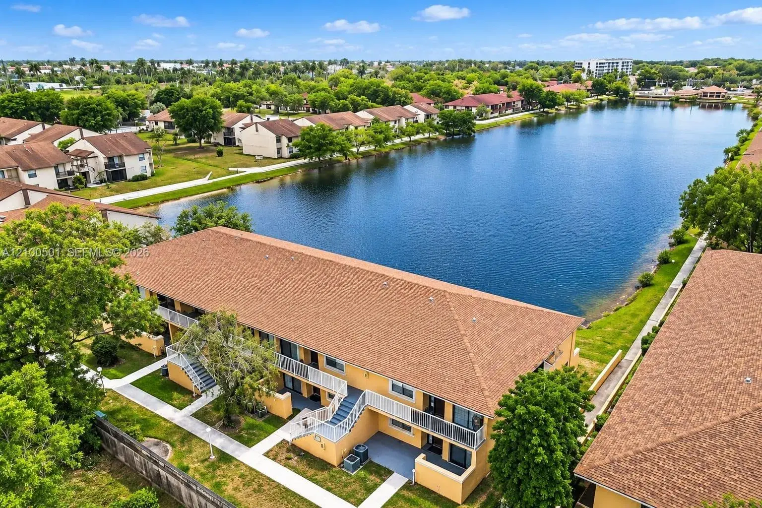 2 bedroom 2 bath Residential for sale at 400 NW 214 st # 22, Miami Gardens FL 33169