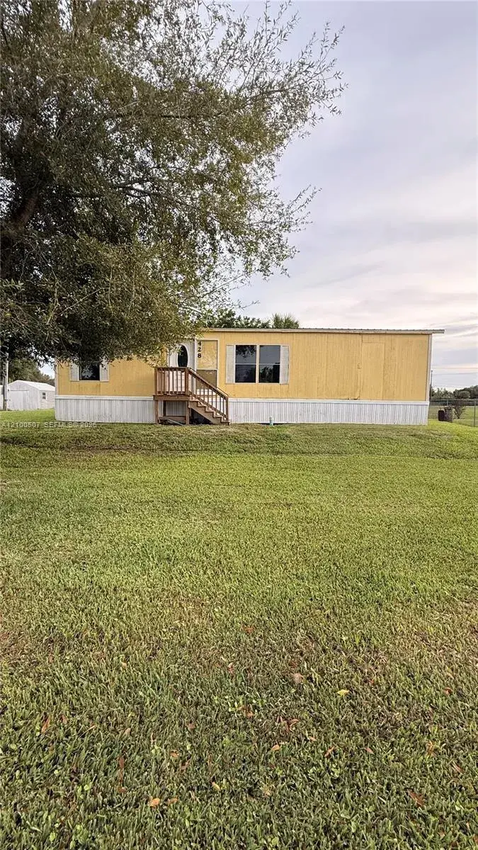 3 bedroom 2 bath Residential for sale at 428 Ave D, Moore Haven FL 33471