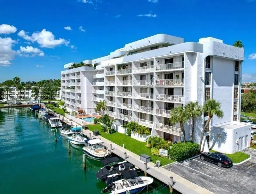 1 bedroom 2 bath Residential for sale at 1650 NE 115th St # 402, Miami FL 33181