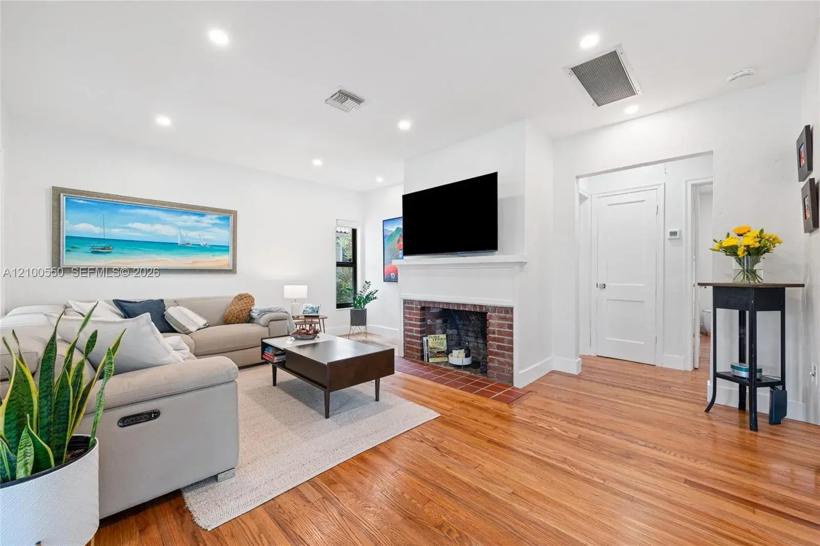 1616 Dewey St, Hollywood FL 33020