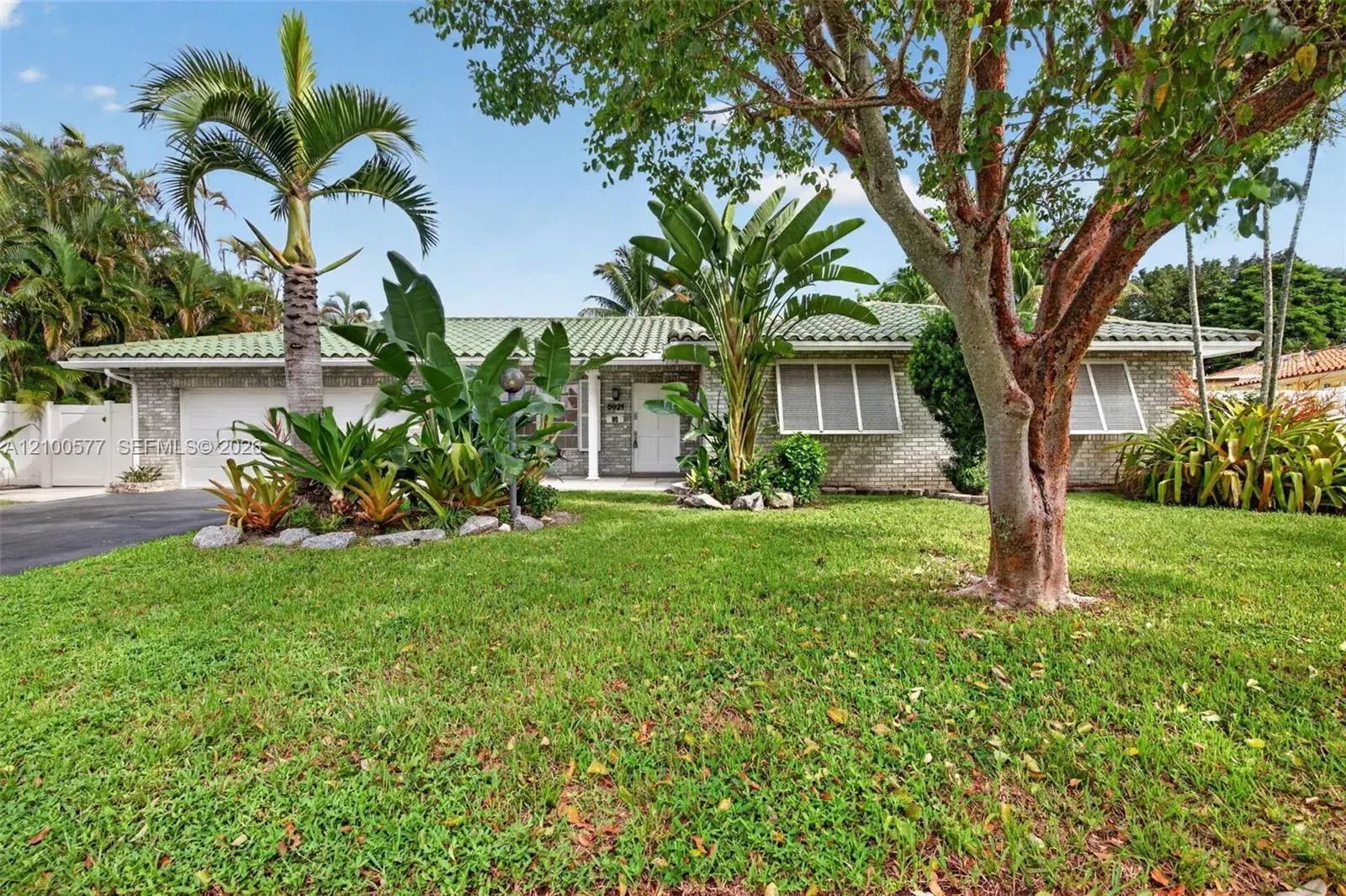 3 bedroom 2 bath Residential for sale at 5921 SW 15th St, Plantation FL 33317