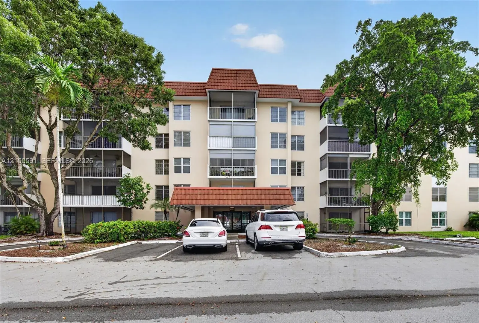 2 bedroom 2 bath Residential for sale at 4172 Inverrary Dr # 203, Lauderhill FL 33319