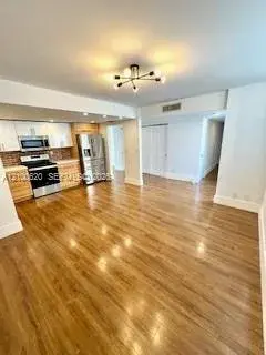 3 bedroom 2 bath Residential Lease for rent at 20401 NE 30th Ave # 8, Aventura FL 33180