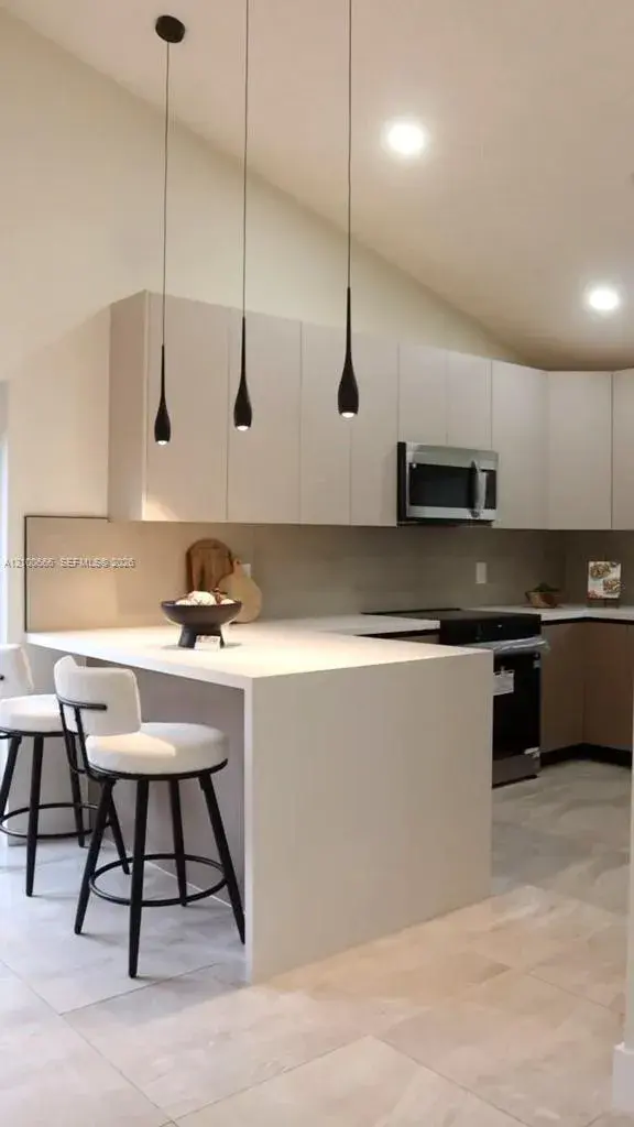 8201 NW 52nd St, Lauderhill FL 33351