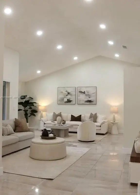 8201 NW 52nd St, Lauderhill FL 33351