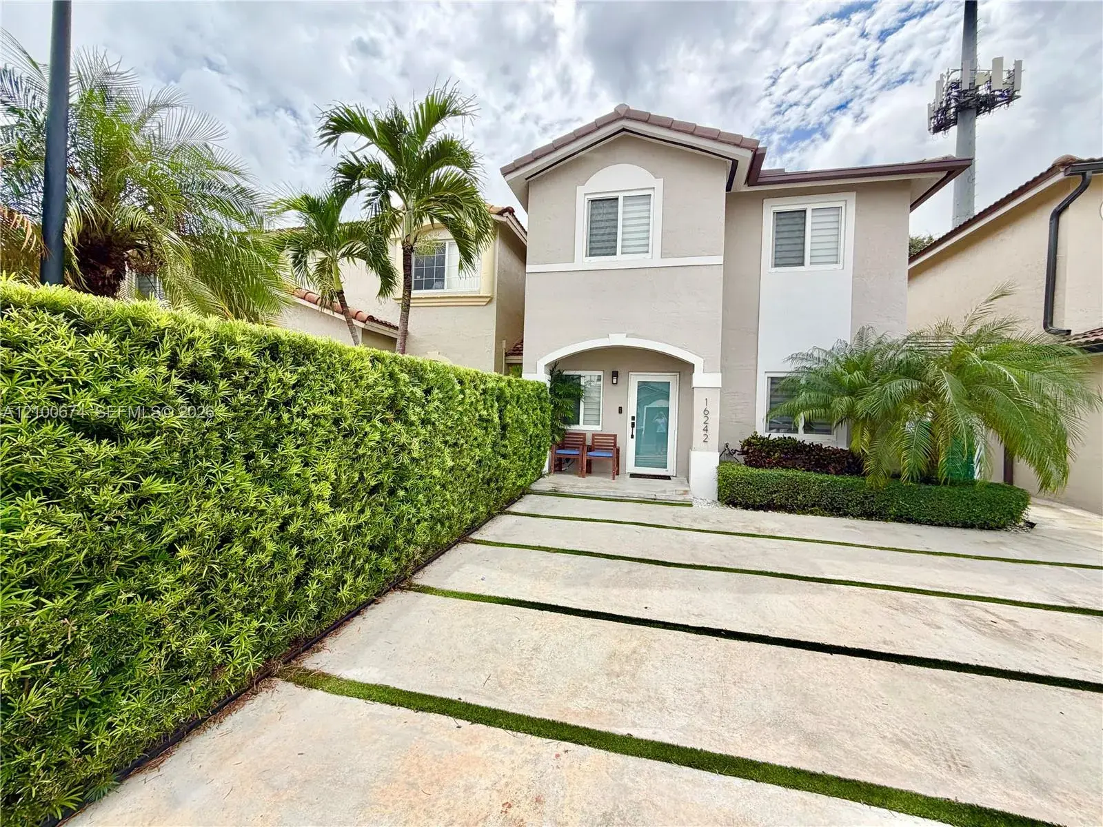 3 bedroom 2 bath Residential for sale at 16242 SW 97th Ter, Miami FL 33196