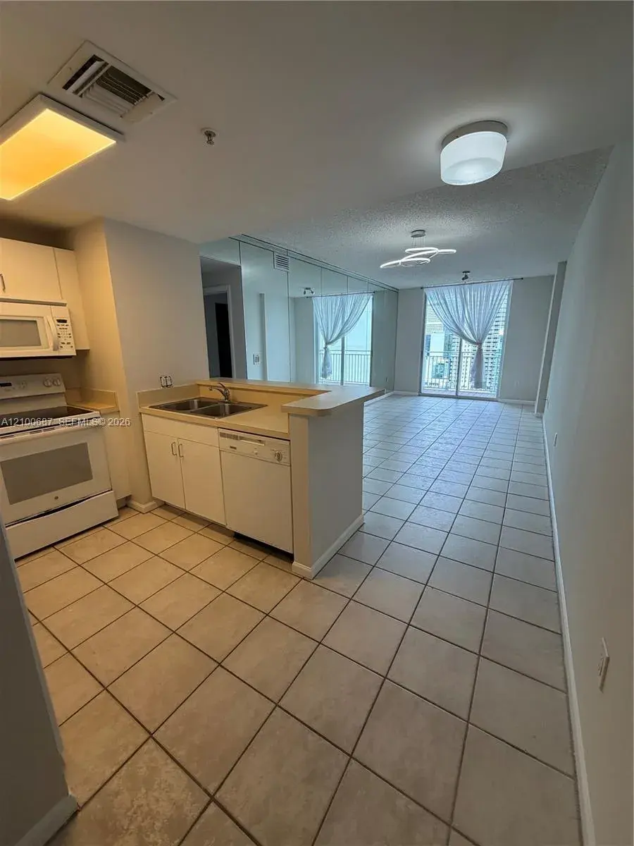 1 bedroom 1 bath Residential for sale at 185 SE 14th Ter # 2512, Miami FL 33131
