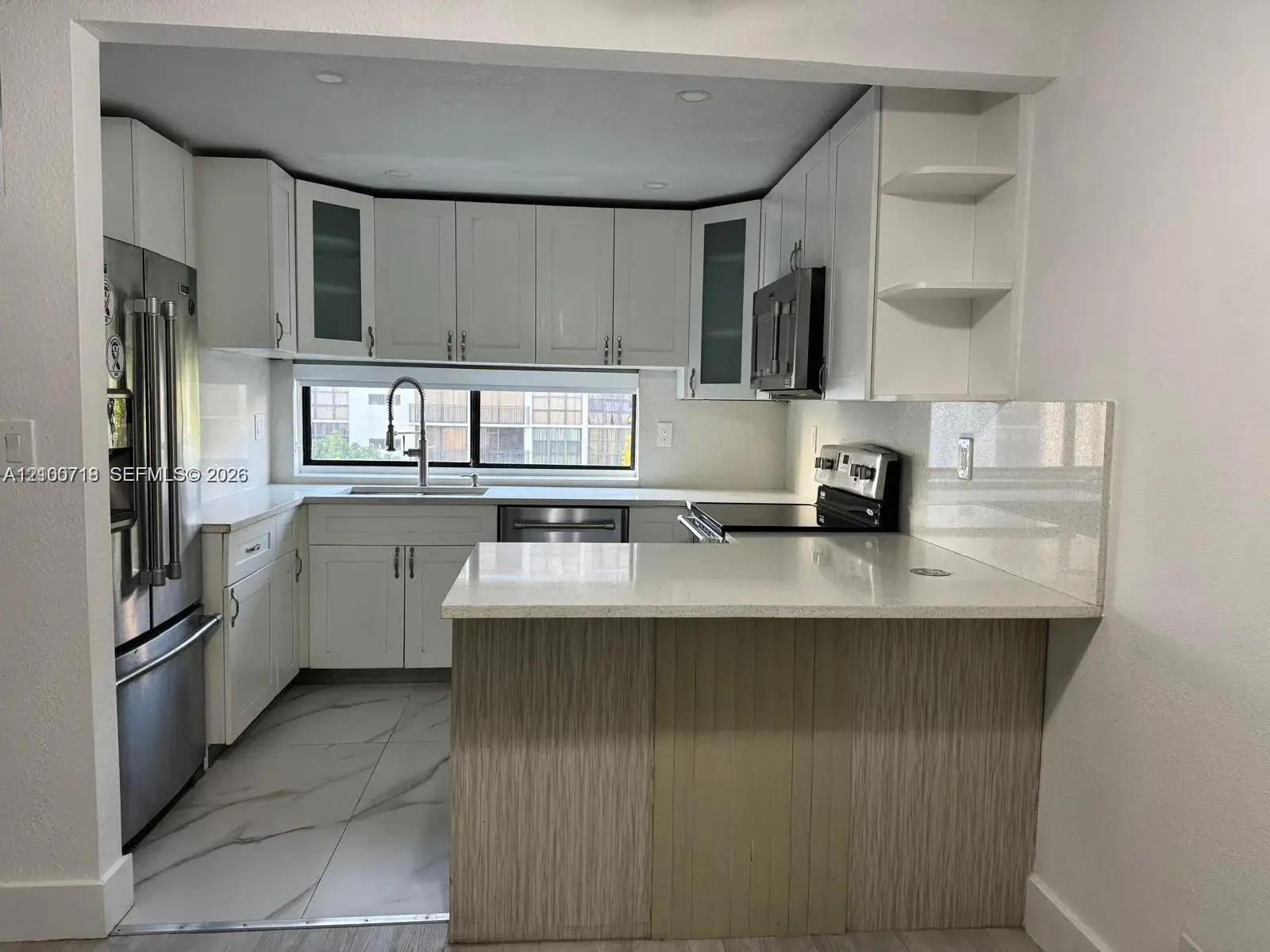 1 bedroom 1 bath Residential Lease for rent at 17021 N Bay Rd # 627, Sunny Isles Beach FL 33160