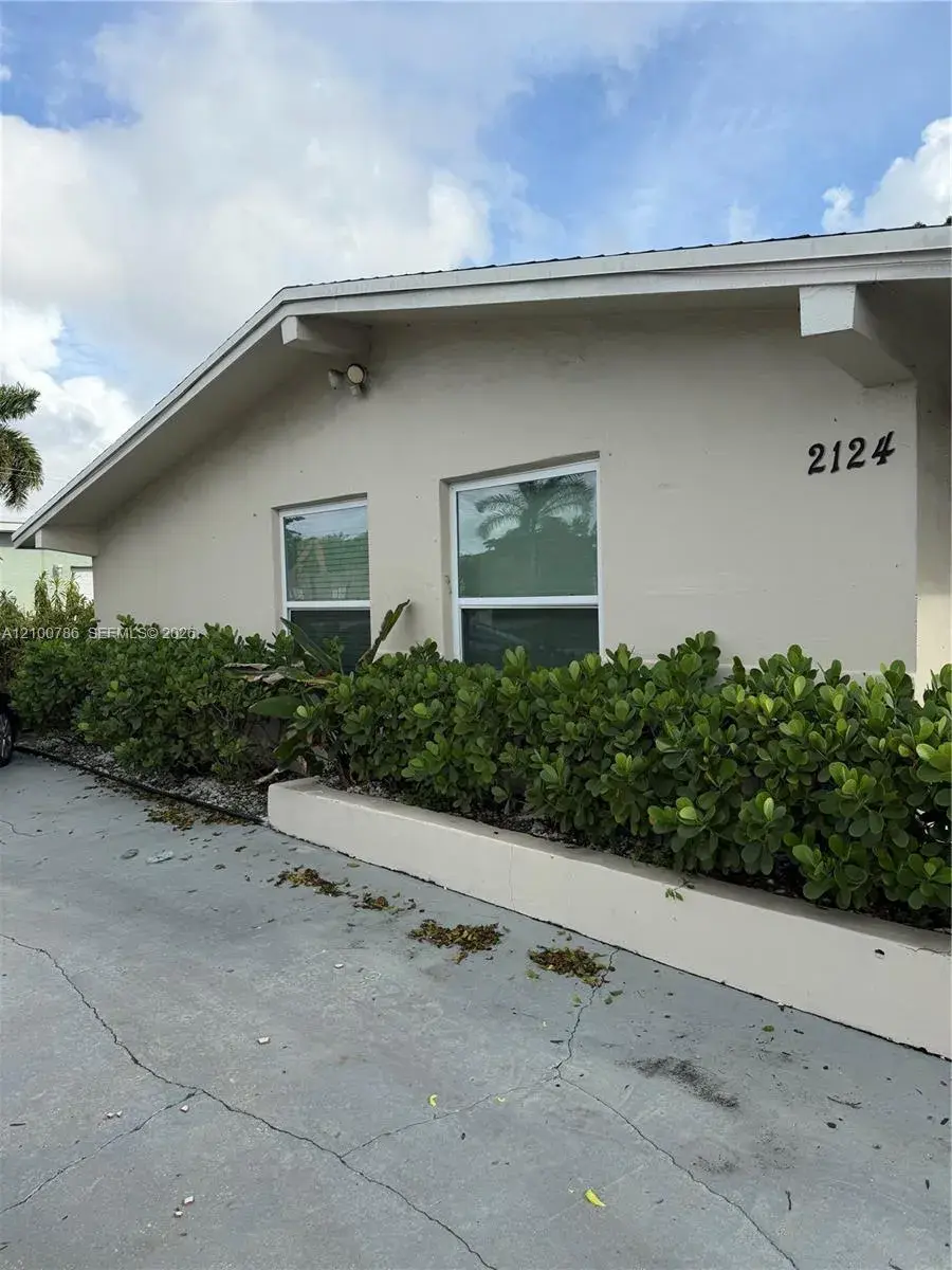 2 bedroom 1 bath Residential Lease for rent at 2124 NW 7th Ct # 2, Fort Lauderdale FL 33311