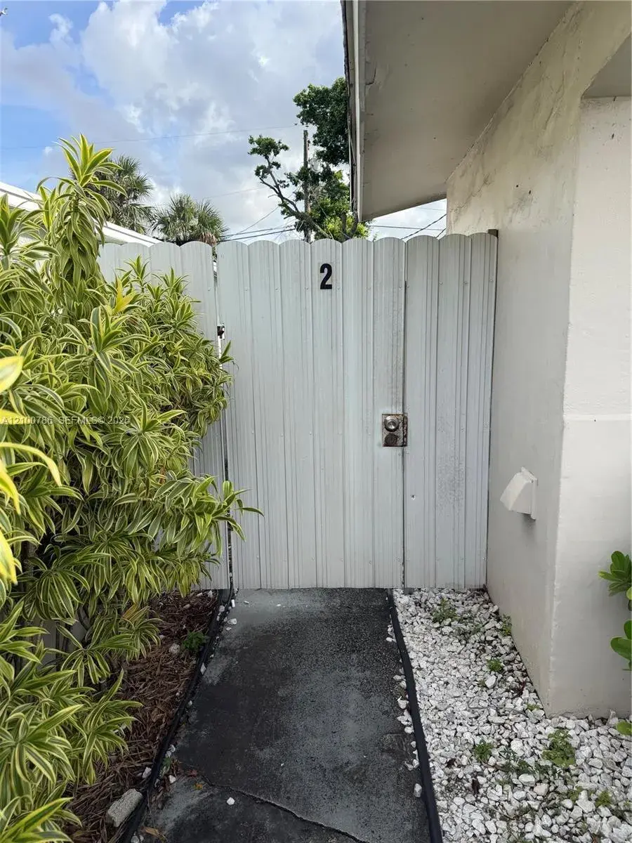 2124 NW 7th Ct # 2, Fort Lauderdale FL 33311