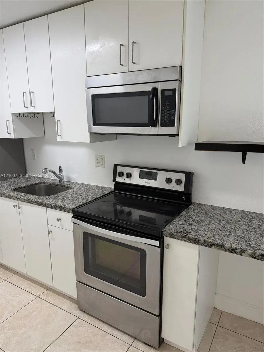 2124 NW 7th Ct # 2, Fort Lauderdale FL 33311