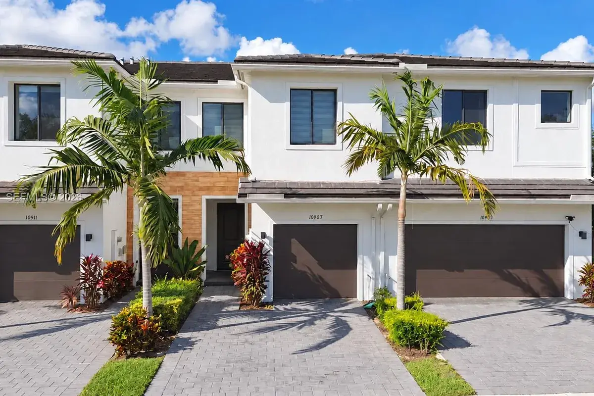 10907 SW 233rd St, Homestead FL 33032