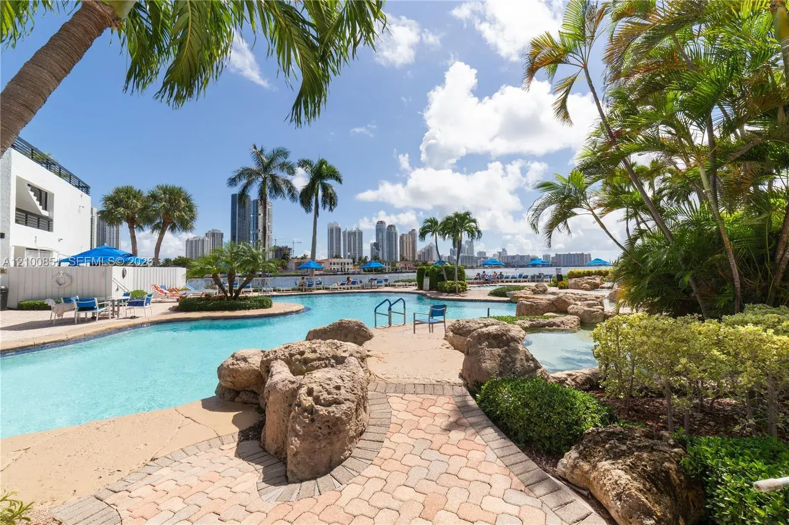 2 bedroom 2 bath Residential for sale at 19195 NE 36th Ct # 802, Aventura FL 33180