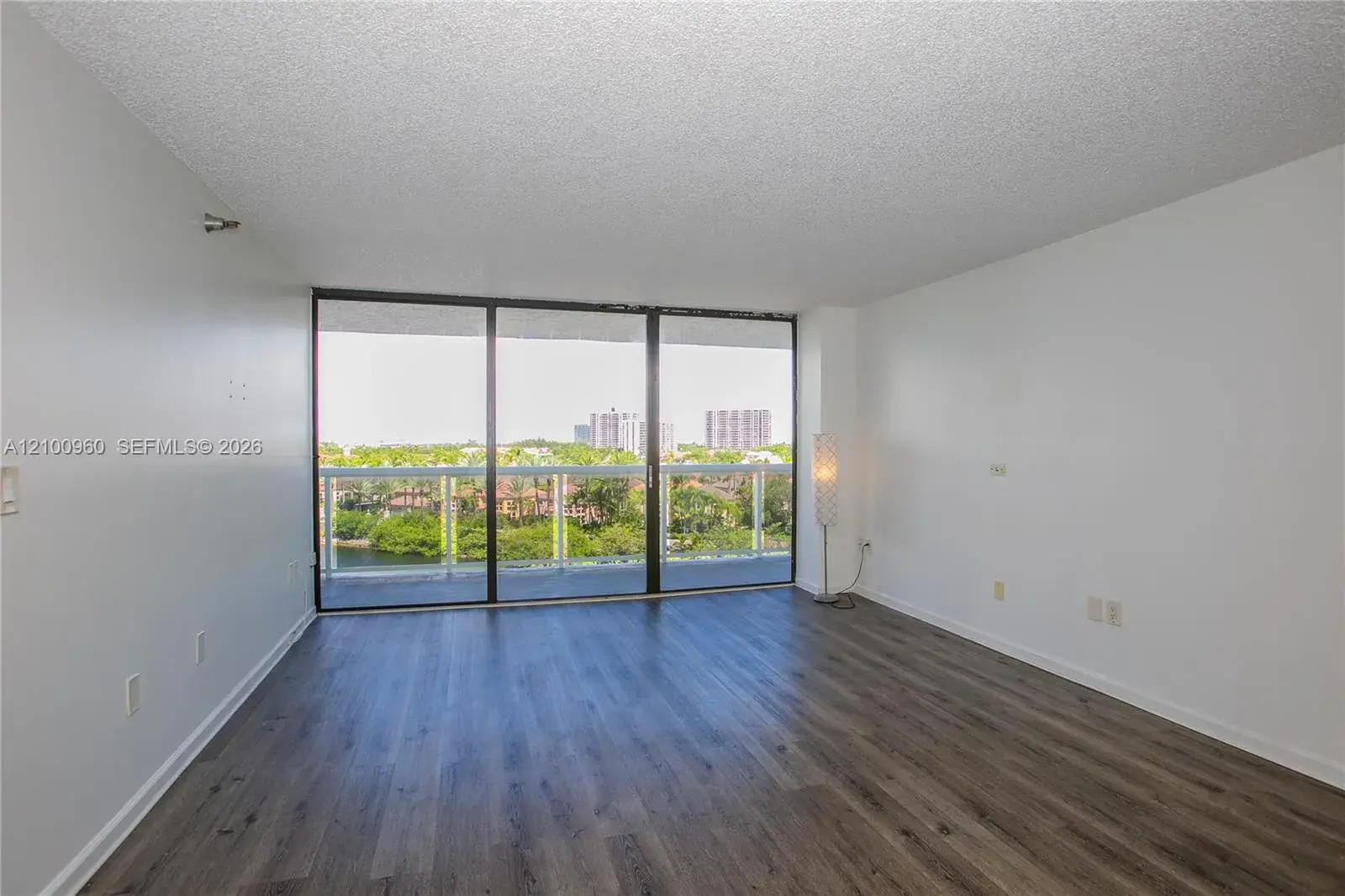 2 bedroom 2 bath Residential Lease for rent at 20505 E Country Club Dr # 731, Aventura FL 33180