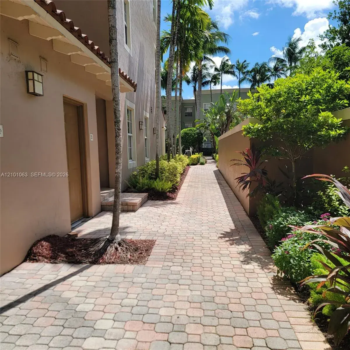 1919 Van Buren St # 813A, Hollywood FL 33020