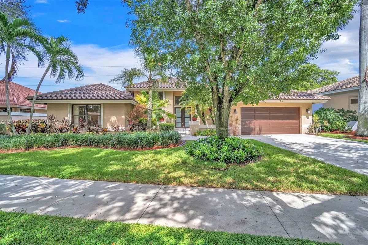 1025 Creekford Dr, Weston FL 33326