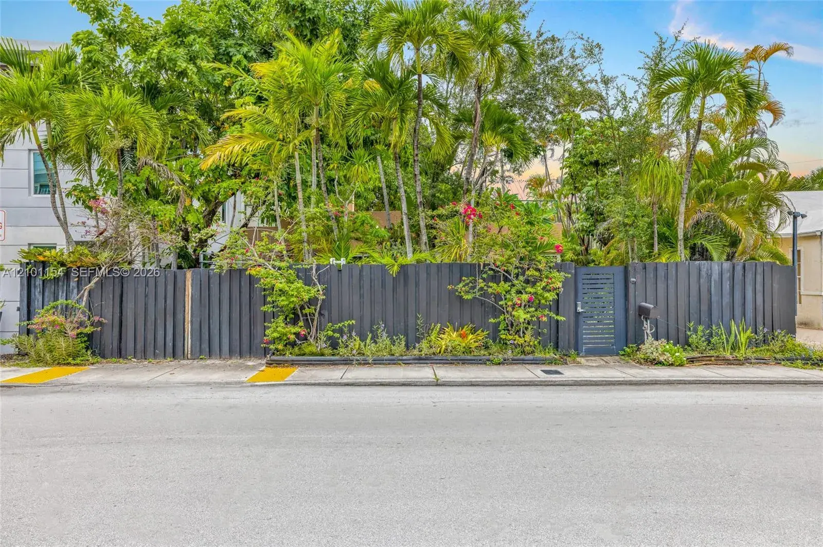 4 bedroom 3 bath Residential for sale at 917 SE 2nd Ct, Fort Lauderdale FL 33301