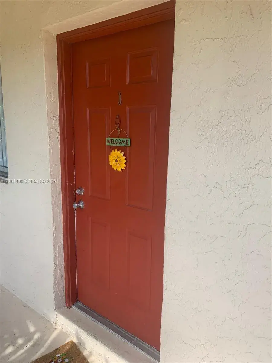 300 Nottingham Cir # J, Green Acres FL 33463