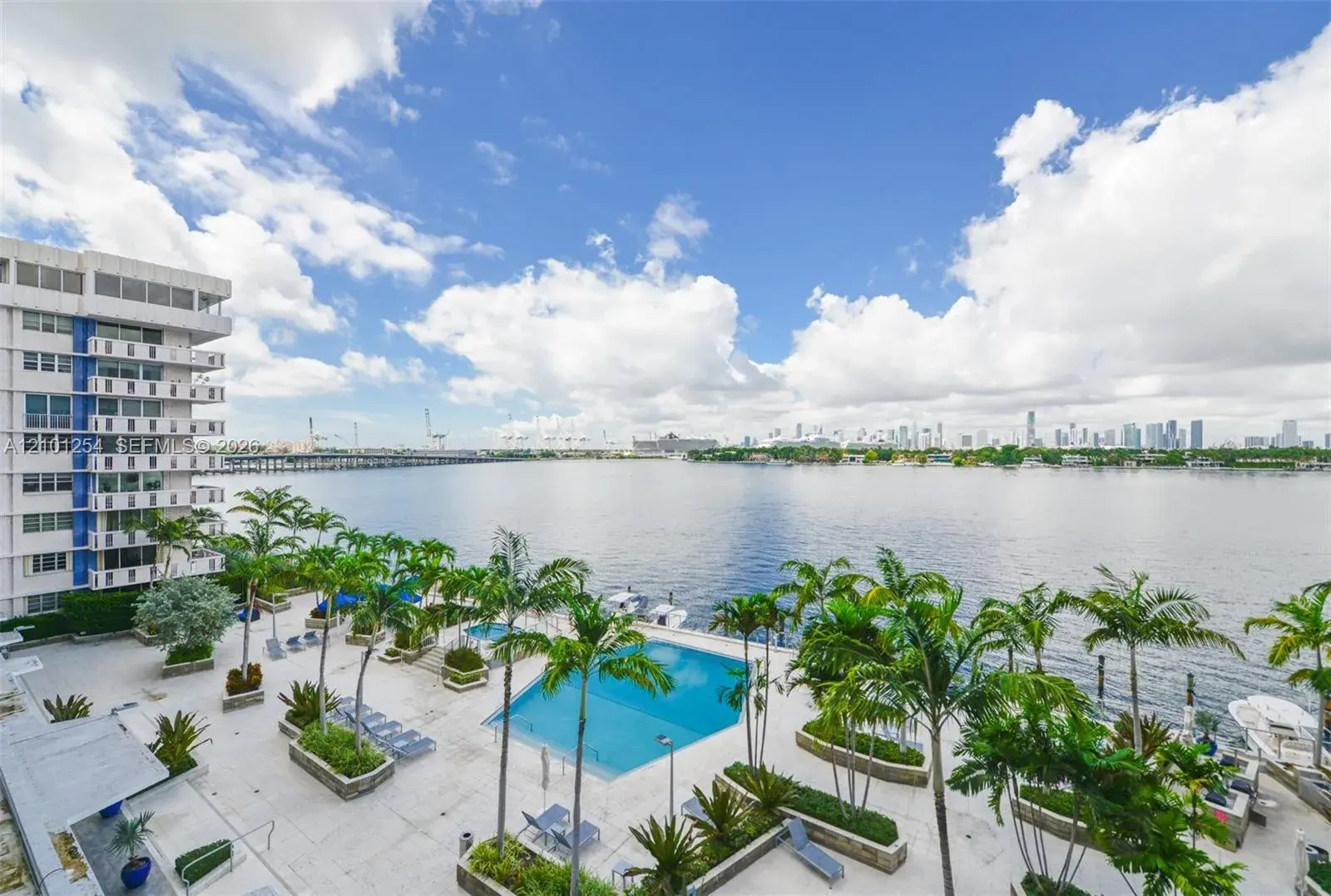 1 bedroom 1 bath Residential for sale at 800 West Ave # 629, Miami Beach FL 33139