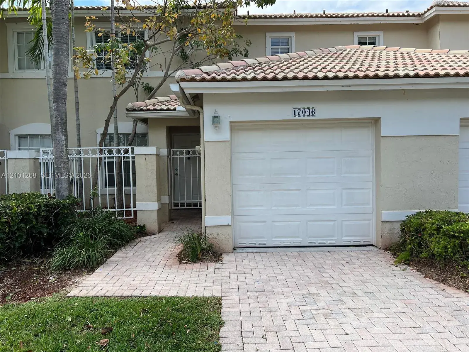 2 bedroom 2 bath Residential for sale at 17046 NW 22nd St, Pembroke Pines FL 33028