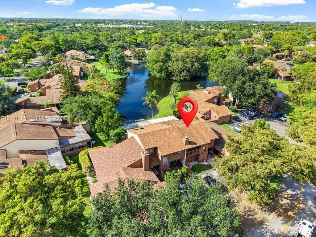 3 bedroom 2 bath Residential for sale at 6185 Live Oak Ct # C, Tamarac FL 33319